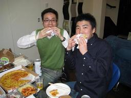 200800329 -SB-sb-eat.jpg