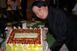 20080618-staffmeeting-cake.jpg